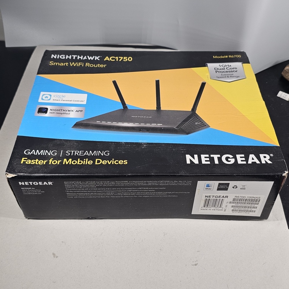 NETGEAR R6700 Nighthawk AC1750 Smart WiFi Router - R6700-100NAS In Box